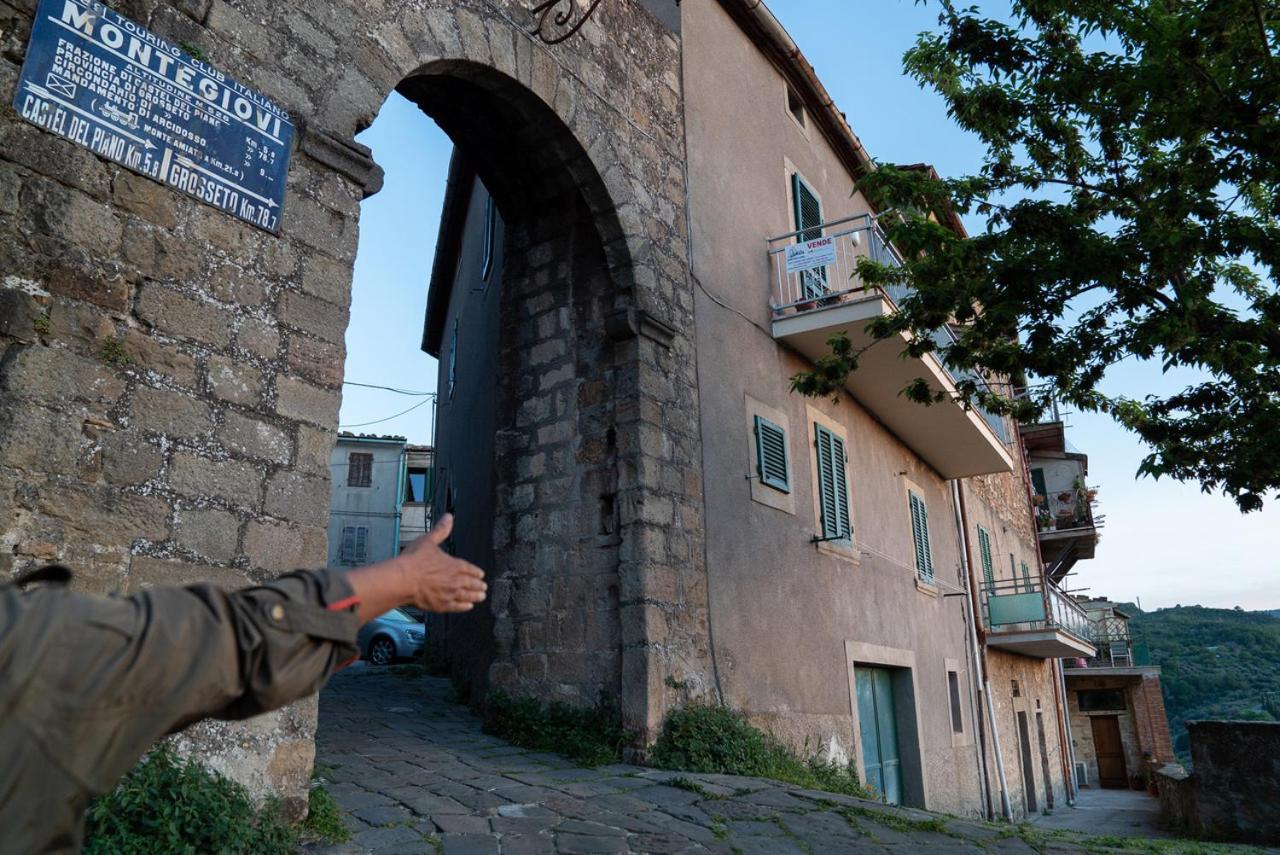 Casa Angolo Cantina Nel Castello Montegiovi 外观 照片