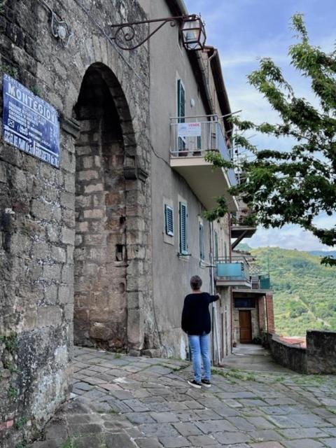 Casa Angolo Cantina Nel Castello Montegiovi 外观 照片