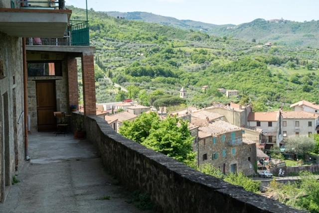 Casa Angolo Cantina Nel Castello Montegiovi 外观 照片