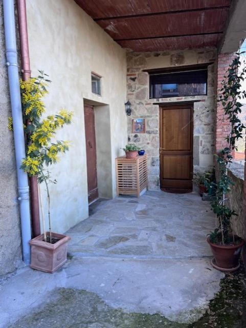 Casa Angolo Cantina Nel Castello Montegiovi 外观 照片