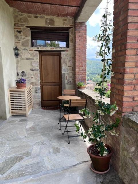 Casa Angolo Cantina Nel Castello Montegiovi 外观 照片